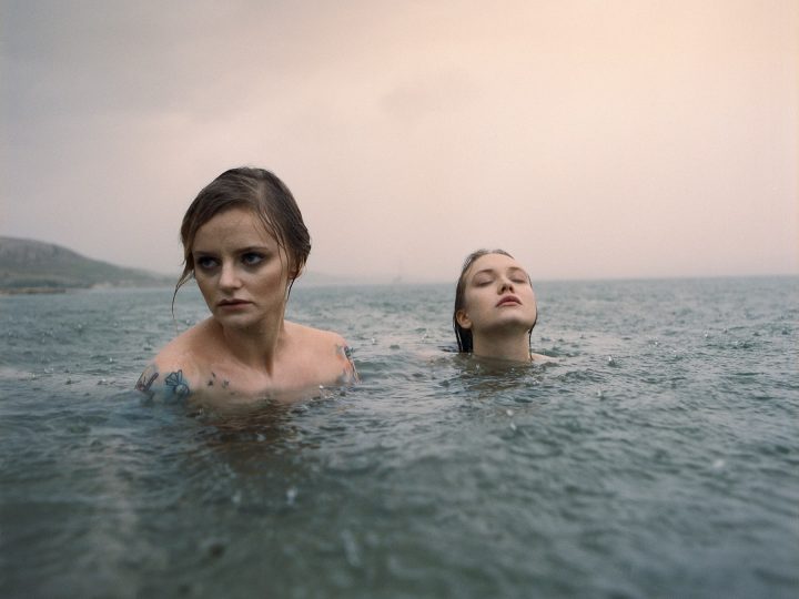 Девушки в море. Лучшее фото IPA 2020