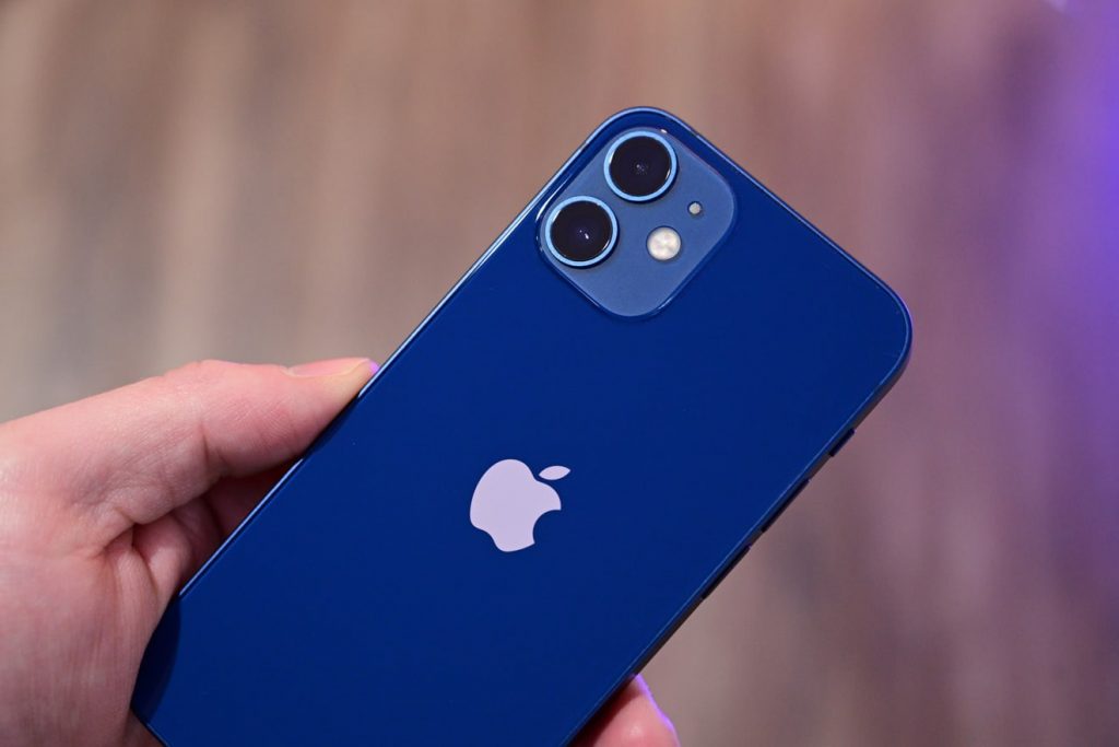 iPhone 12 mini в синем цвете